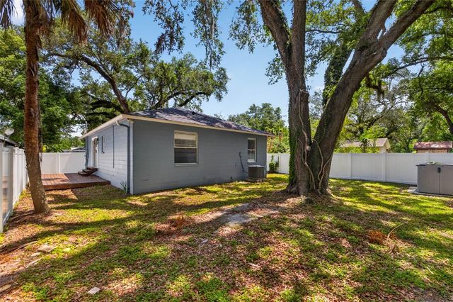 1909 E HENRY AVENUE, Tampa, FL 33610