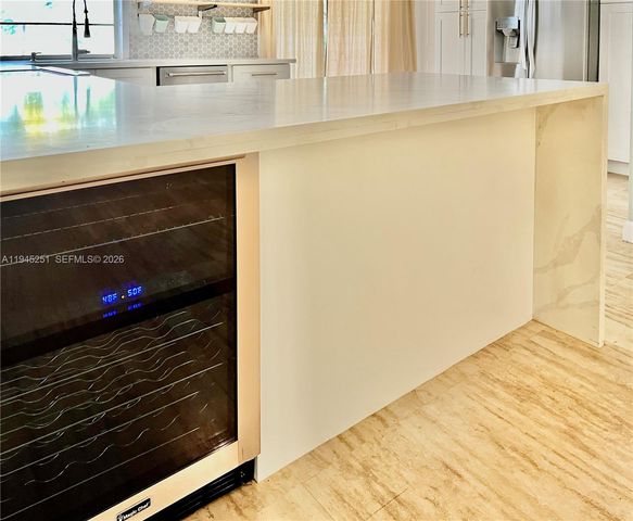 7470 NW 10th Ct, Plantation, FL 33313