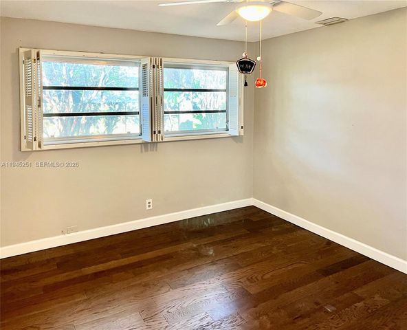 7470 NW 10th Ct, Plantation, FL 33313