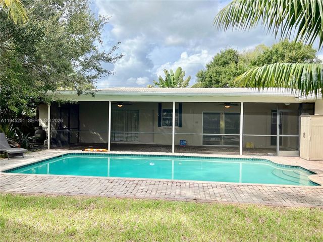7470 NW 10th Ct, Plantation, FL 33313