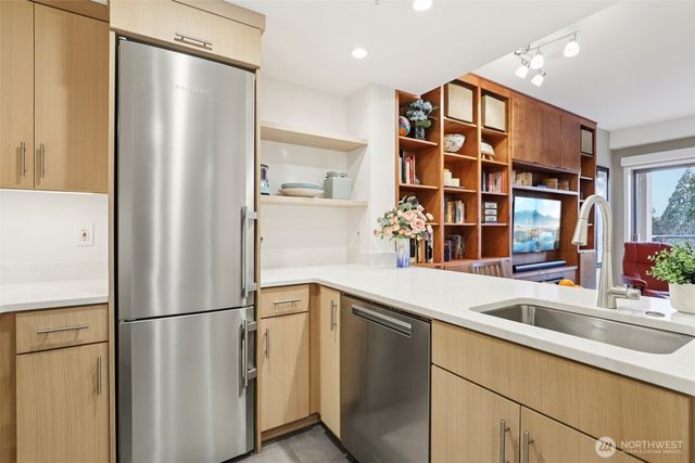 701 Columbia Street #607, Vancouver, WA 98660