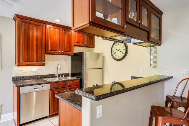 8430 Via Mallorca 108, La Jolla, CA 92037