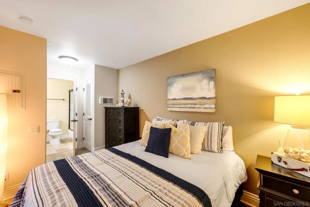 8430 Via Mallorca 108, La Jolla, CA 92037