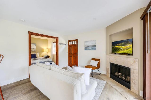 8430 Via Mallorca 108, La Jolla, CA 92037