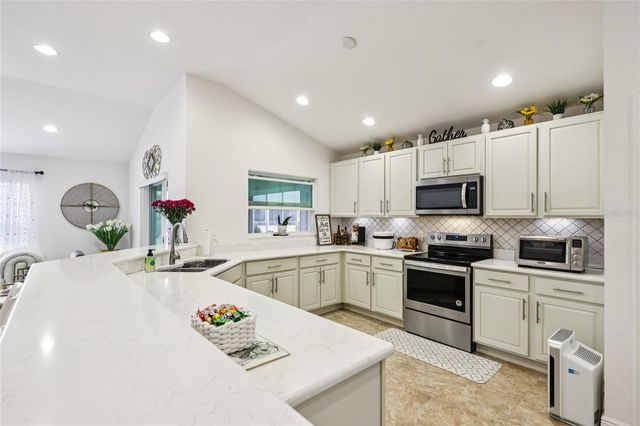 10453 SILVER MAPLE AVENUE, Oxford, FL 34484