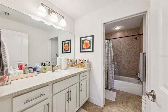 10453 SILVER MAPLE AVENUE, Oxford, FL 34484