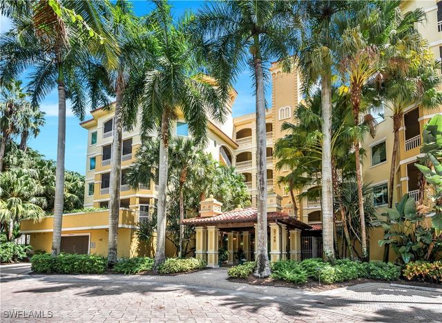 2748 Tiburon BLVD E C-301, Naples, FL 34109