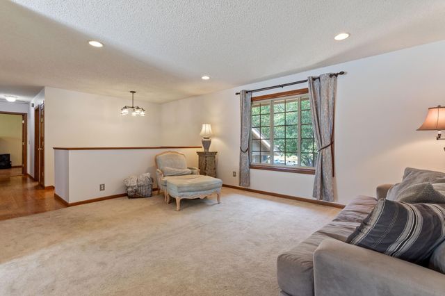 4263 Sun Cliff Road, Eagan, MN 55122