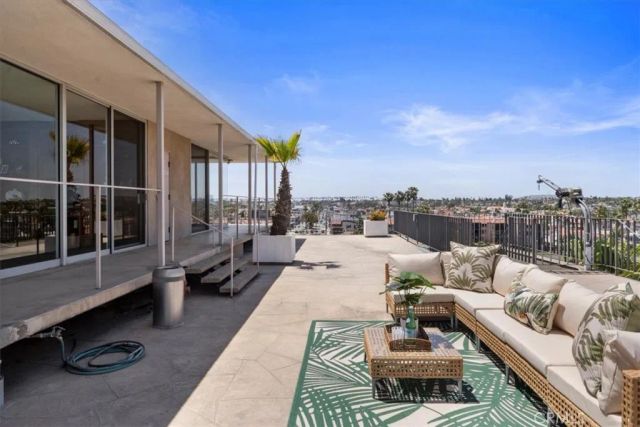 5400 E The Toledo 701, Long Beach, CA 90803