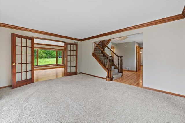 4385 S Sommerset DRIVE, New Berlin, WI 53151