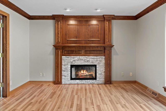4385 S Sommerset DRIVE, New Berlin, WI 53151