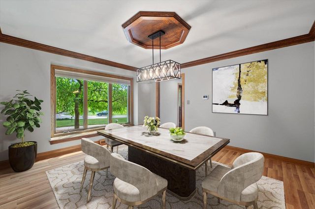 4385 S Sommerset DRIVE, New Berlin, WI 53151