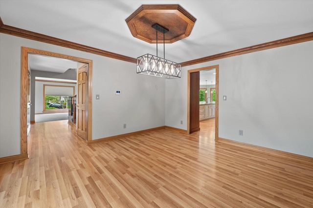 4385 S Sommerset DRIVE, New Berlin, WI 53151