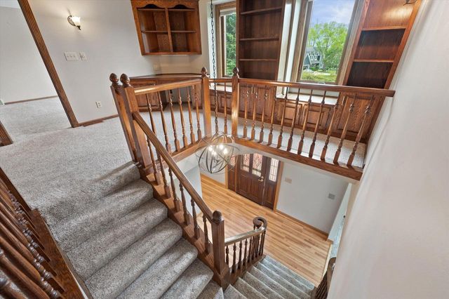 4385 S Sommerset DRIVE, New Berlin, WI 53151