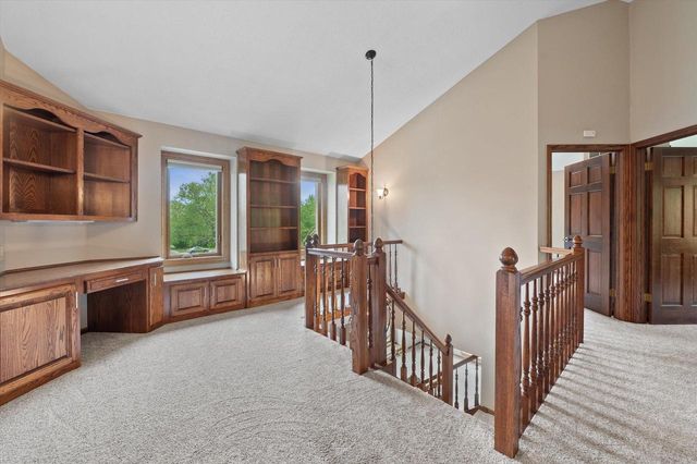 4385 S Sommerset DRIVE, New Berlin, WI 53151
