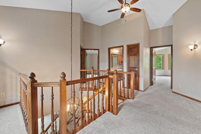 4385 S Sommerset DRIVE, New Berlin, WI 53151