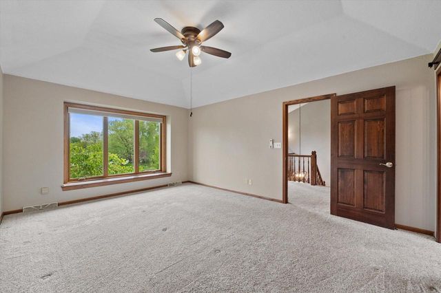 4385 S Sommerset DRIVE, New Berlin, WI 53151