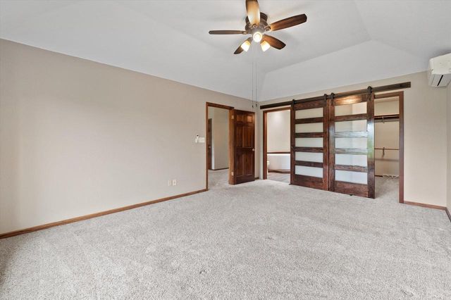 4385 S Sommerset DRIVE, New Berlin, WI 53151