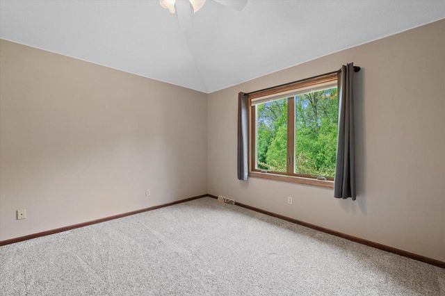 4385 S Sommerset DRIVE, New Berlin, WI 53151
