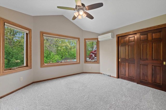 4385 S Sommerset DRIVE, New Berlin, WI 53151