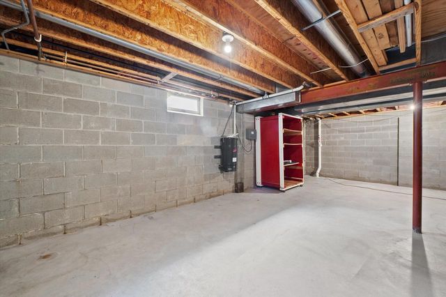 4385 S Sommerset DRIVE, New Berlin, WI 53151