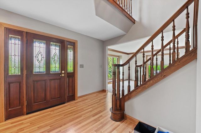 4385 S Sommerset DRIVE, New Berlin, WI 53151
