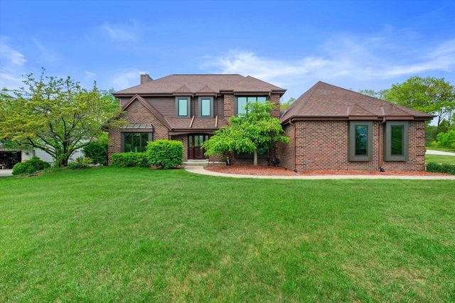 4385 S Sommerset DRIVE, New Berlin, WI 53151