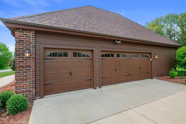 4385 S Sommerset DRIVE, New Berlin, WI 53151