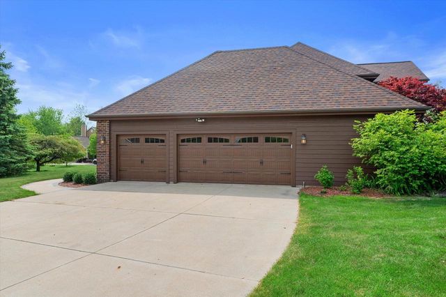 4385 S Sommerset DRIVE, New Berlin, WI 53151