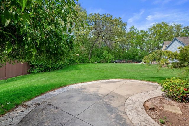 4385 S Sommerset DRIVE, New Berlin, WI 53151