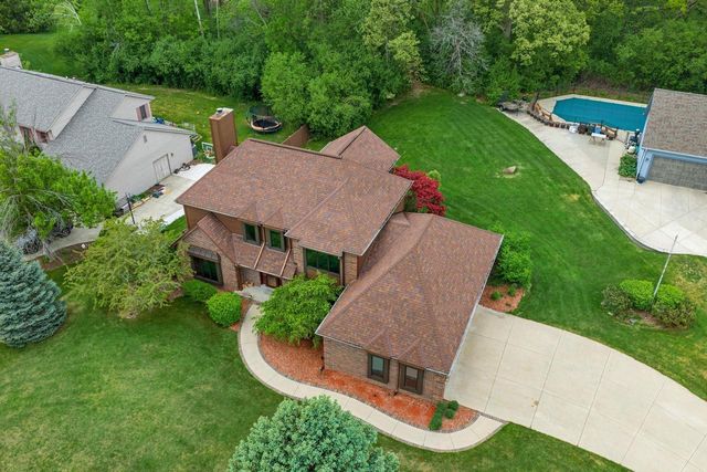 4385 S Sommerset DRIVE, New Berlin, WI 53151