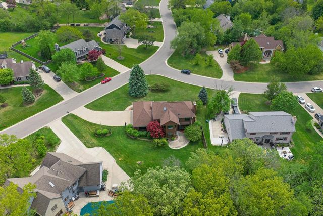 4385 S Sommerset DRIVE, New Berlin, WI 53151