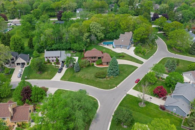 4385 S Sommerset DRIVE, New Berlin, WI 53151