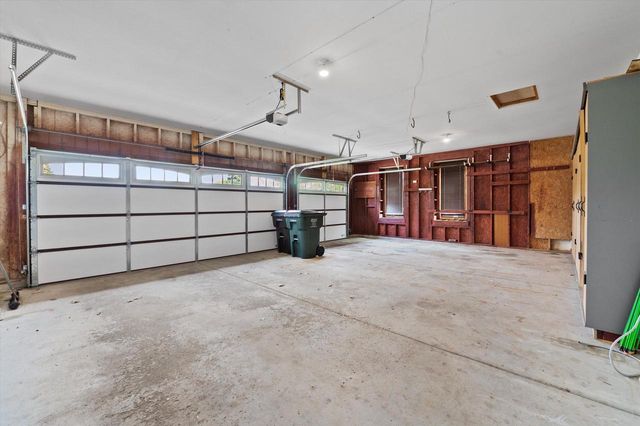 4385 S Sommerset DRIVE, New Berlin, WI 53151