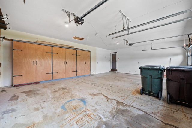 4385 S Sommerset DRIVE, New Berlin, WI 53151