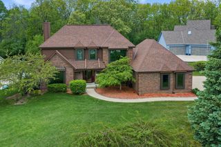 4385 S Sommerset DRIVE, New Berlin, WI 53151