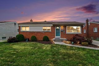 32413 Greenlawn Street, Saint Clair Shores City, MI 48082