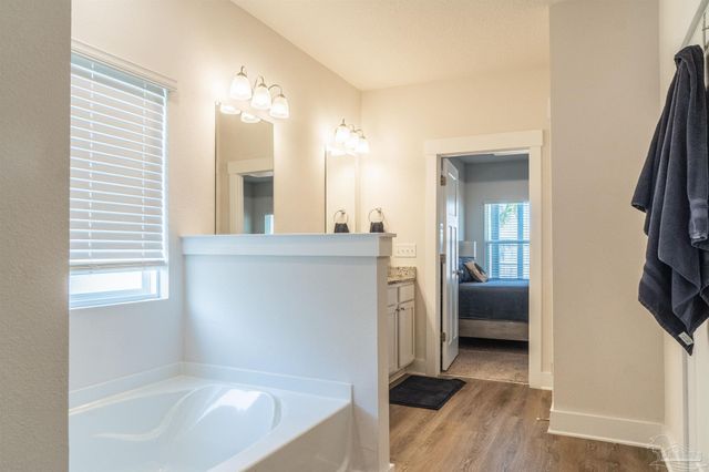 6242 Jenks Dr, Gulf Breeze, FL 32563