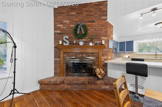 25155 Dallas Court, Grosse Ile, MI 48138