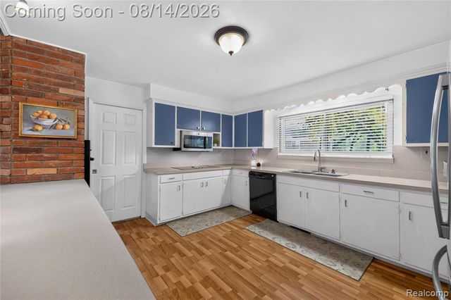 25155 Dallas Court, Grosse Ile, MI 48138