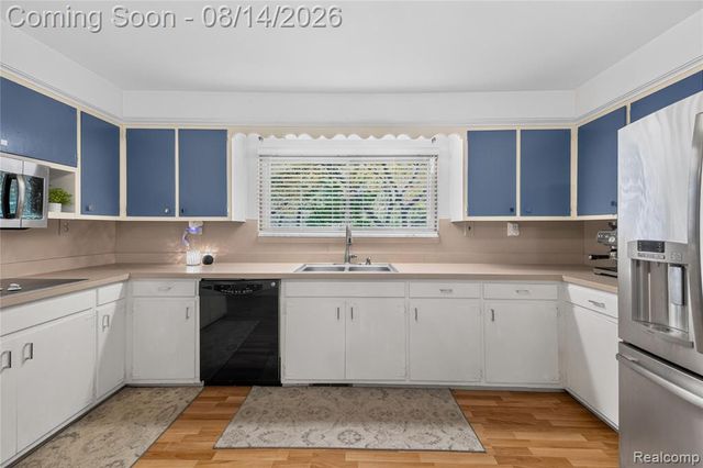 25155 Dallas Court, Grosse Ile, MI 48138