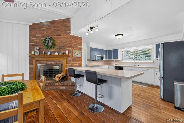 25155 Dallas Court, Grosse Ile, MI 48138