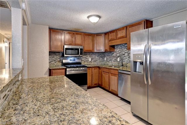 1926 Demetro DR, Hampton, VA 23663