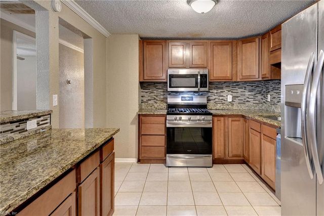 1926 Demetro DR, Hampton, VA 23663