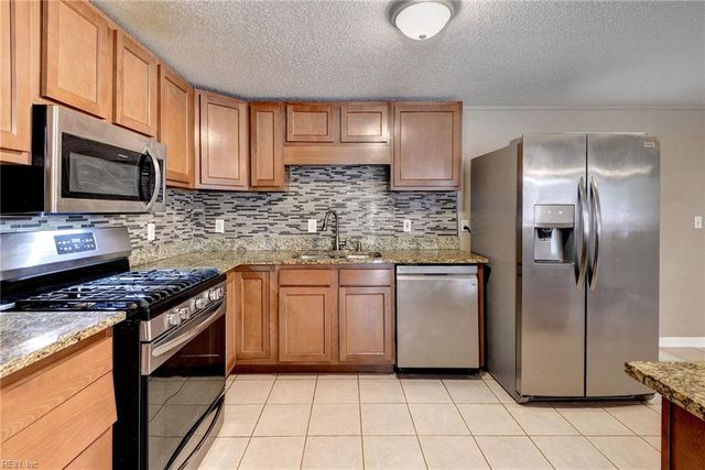 1926 Demetro DR, Hampton, VA 23663