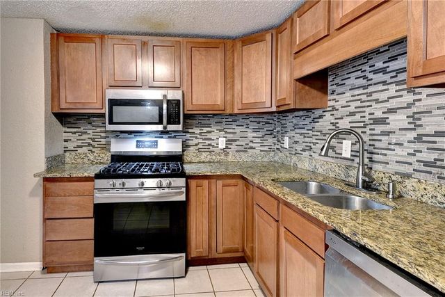 1926 Demetro DR, Hampton, VA 23663