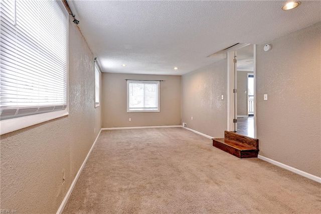 1926 Demetro DR, Hampton, VA 23663