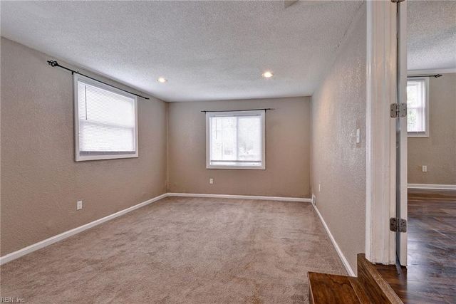 1926 Demetro DR, Hampton, VA 23663