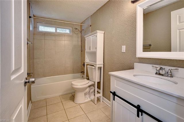 1926 Demetro DR, Hampton, VA 23663