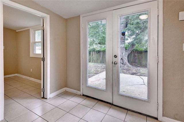 1926 Demetro DR, Hampton, VA 23663